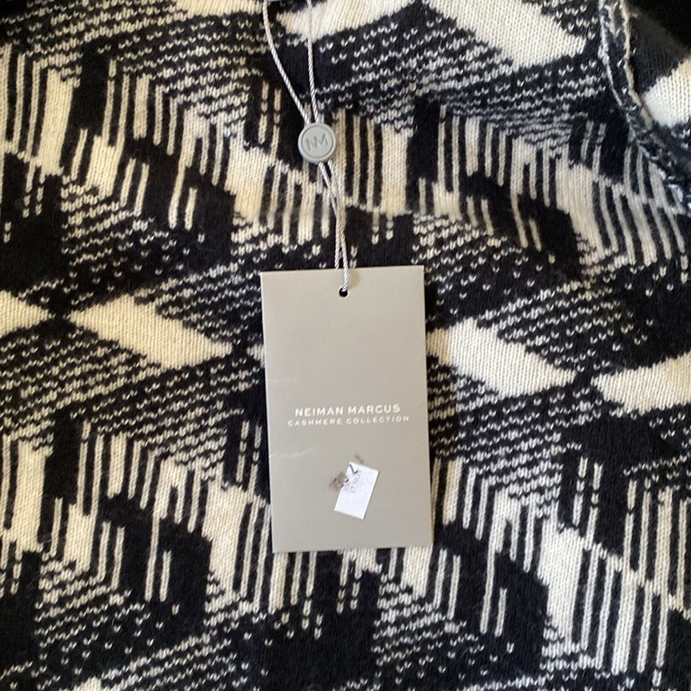 Neiman Marcus Abstract Cashmere Cardigan - Picture 5 of 7